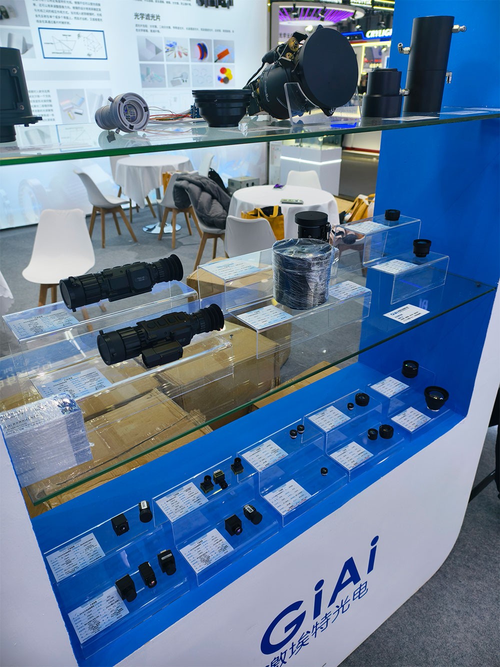 激埃特观测镜头展品