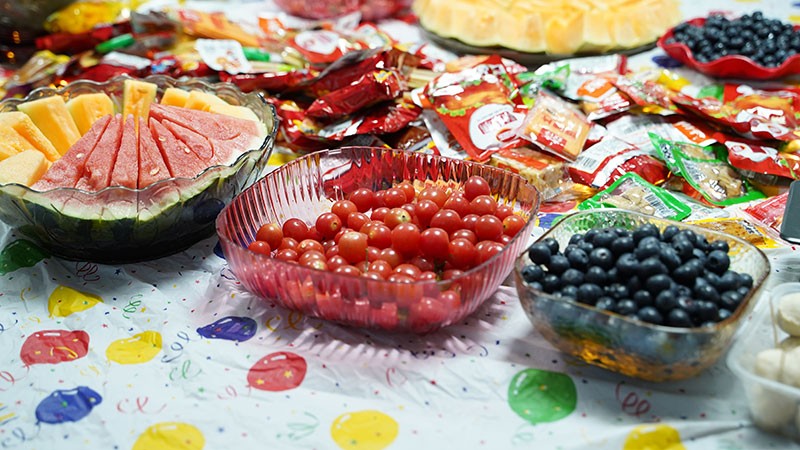 生日会现场水果零食