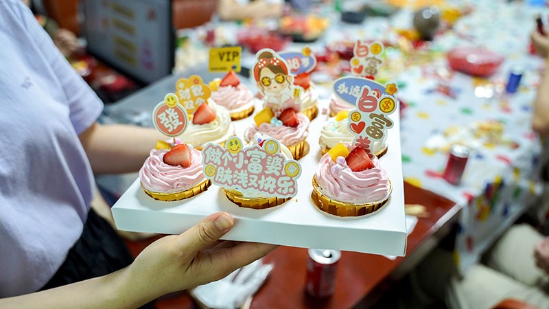 四月员工季度生日会小蛋糕