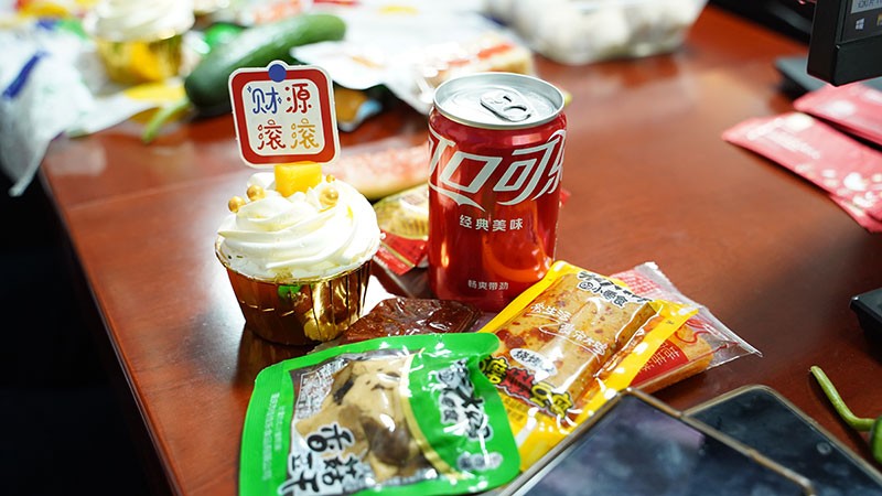 生日会现场零食蛋糕拍图